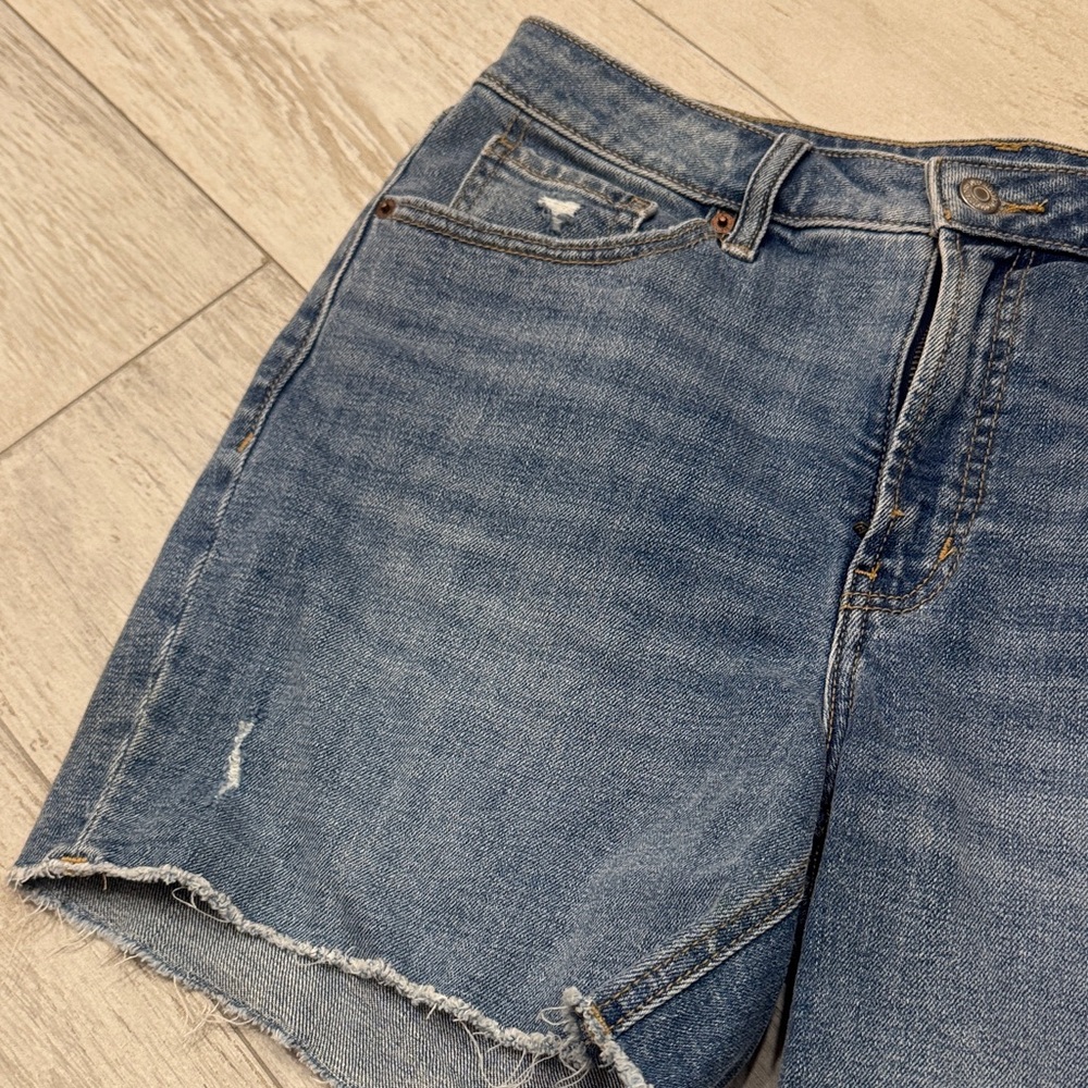 Old Navy High-Rise OG Straight Jean Shorts - 5” Inseam - Picture 5 of 9